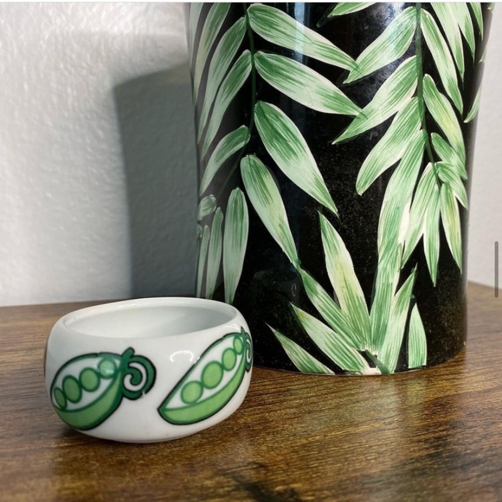 Tiny pea jewelry bowl
